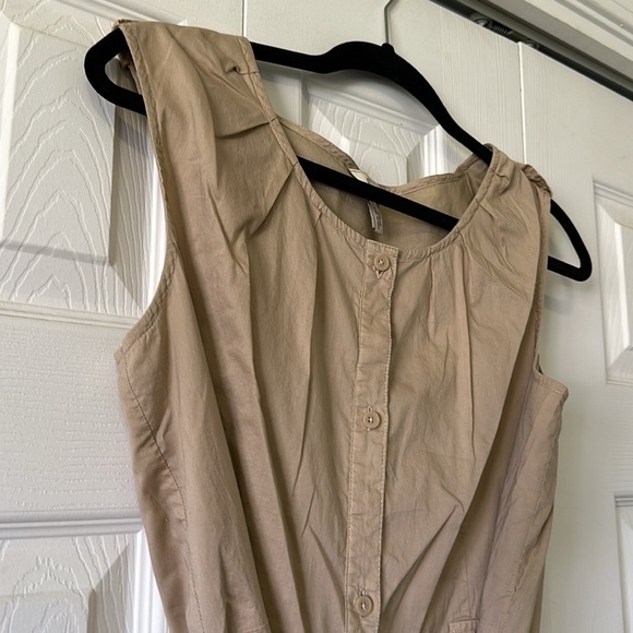 Super cute lightweight sleeveless button down dress with optional belt - Picture 4 of 7